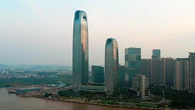 4k航拍广州保利商务大厦视频的预览图